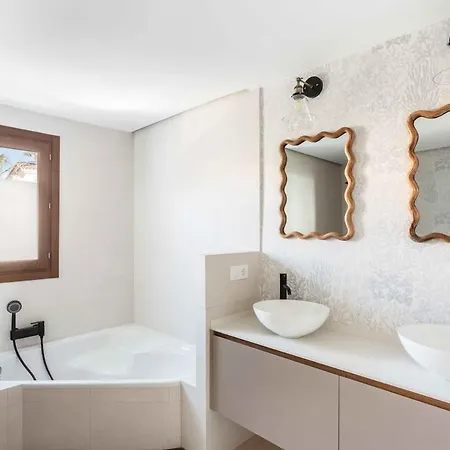 A Paradise With Ocean Views